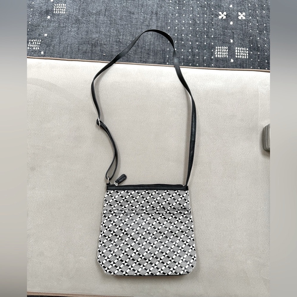 Black & white purse